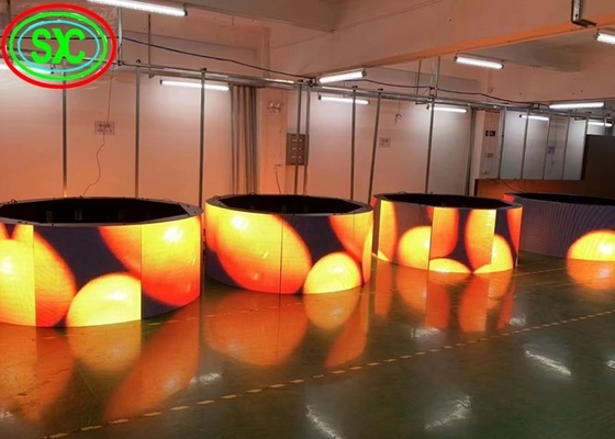 1R1G1B P5 Trọng lượng nhẹ Hãng sản xuất linh hoạt Màn chiếu treo LED