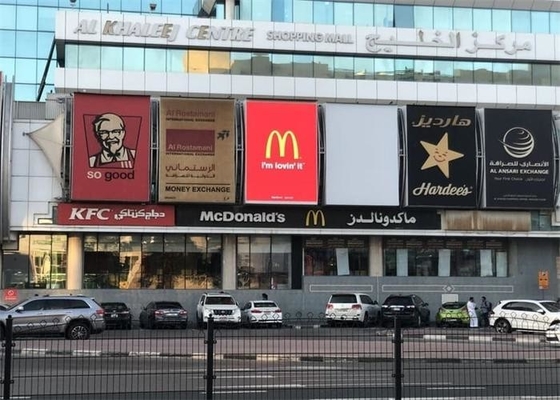 Mật độ pixel 3906 chấm / mét vuông Quảng cáo đầy màu LED Tấm đúc màn hình nhôm Billboard Thép chống nước vỏ