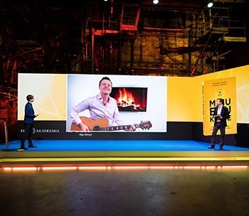 Full Color LED Die-Casting Aluminium Display P4 LED Video Display SMD2121 Ba năm bảo hành