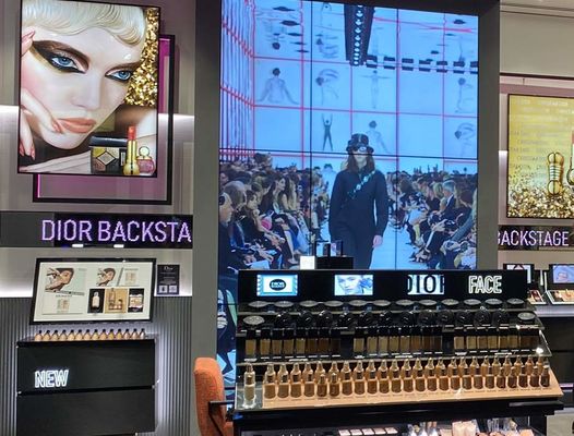 P3.91 Màn hình hiển thị LED trong suốt 100000h Thời gian hoạt động 1920-3840Hz