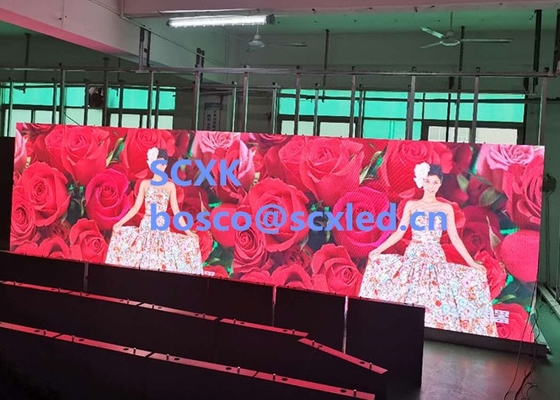 Cửa hàng quần áo P2.5 Poster Mirror Indoor Full Color LED 192mm X 192mm màn hình LED đầy màu