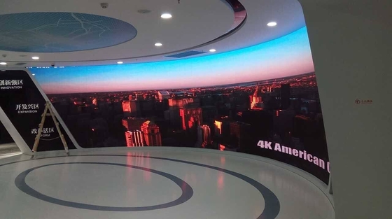 Màn hình quảng cáo đầy màu sắc nội thất Epistar P5 LED Die-Cast Aluminum Screen Video Wall, độ sáng 2500 Nits