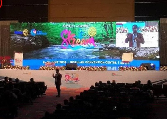 Màn hình LED nhôm đúc chết SMD2727 P4 màn hình LED đầy màu màn hình video Ultra Slim LED