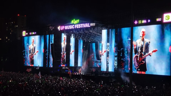 Màn hình cao độ phân giải nội thất đầy màu LED Die-Cast Aluminium Screen / Stage LED Billboard Display