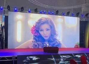 Metal Full Color SMD2121 P4 Indoor Rental LED Display cho các buổi hòa nhạc
