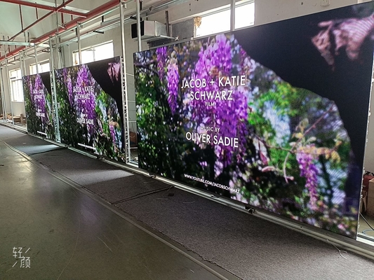 Small Pixel P2.5 HD Indoor LED Display Quảng cáo Kiểm soát nước Thép thông thường