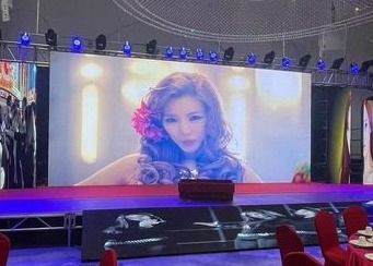 Giá tốt Ultra-Clear High Brightness quảng cáo màn hình LED nội thất đầy đủ màu sắc phù hợp cho sân khấu hòa nhạc trực tuyến