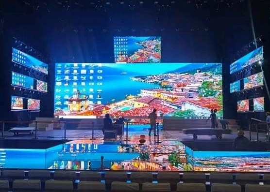 Full Color Ultra-Clear Quảng trường bóng đá xung quanh Quảng cáo màn hình LED P12mm Độ sáng cao