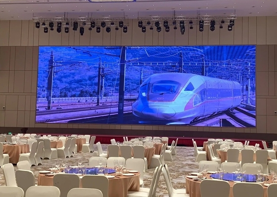 Full Color HD LED Billboard P4 DC5V Đấu trường ngoài trời ứng dụng khởi nghiệp thương mại