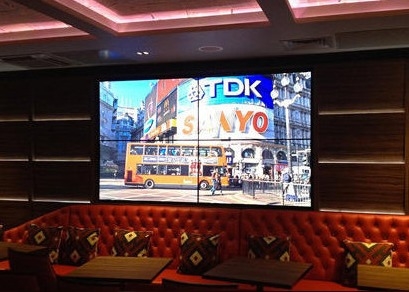 Thuê màn hình nhôm đúc chết / Cài đặt cố định Quảng cáo video trong nhà P2.5mm LED Screen Board 1/16 Quét 3 năm Bảo hành