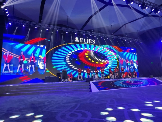 Quảng cáo trong nhà RGB Hiển thị LED treo P4 Kiểm soát nước, giải trí, độ phân giải cao