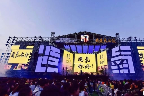 SMD2121 Màn hình cong trong nhà Full Color Steel 960 x 960mm Box RGB LED Display