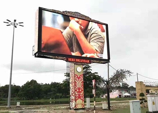Màn hình LED đầy màu ngoài trời P10 Pilar Screen IP65 Kích thước lớn 1/4 Chế độ quét