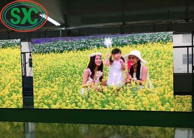 Màn hình LED SMD P5 trong nhà được cố định trong tủ thép với mật độ 40.000 chấm / m2