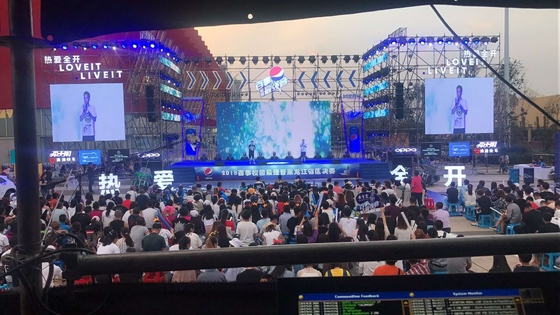 Full Color HD LED Billboard P4 DC5V Đấu trường ngoài trời ứng dụng khởi nghiệp thương mại