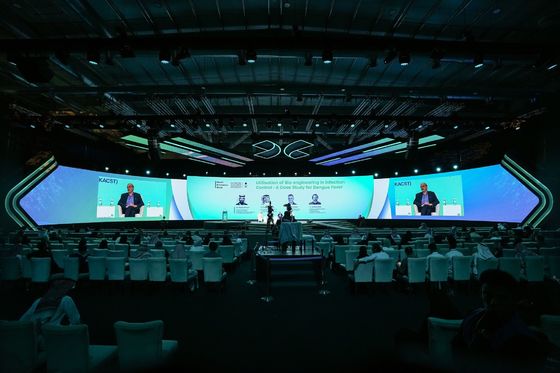 Giá tốt Thiết lập thuê màn hình trong nhà và ngoài trời Độ sáng cao màn hình LED ngoài trời chống nước đầy màu sắc P10 trực tuyến