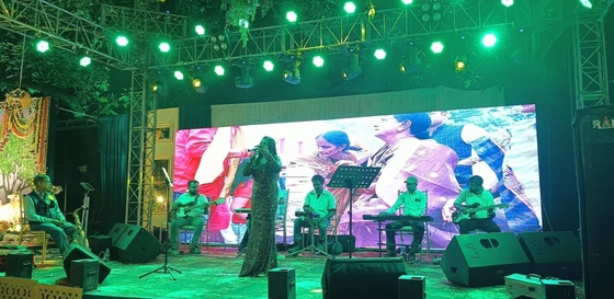 P3.91 P4.81 SMD Nội thất ngoài trời Die Casting Aluminium Display Cabinet Panel Stage Public Backgrounds Cho thuê LED Video Wall, tỷ lệ làm mới 3840hz, dịch vụ mặt tiền cong, tủ 500x500mm