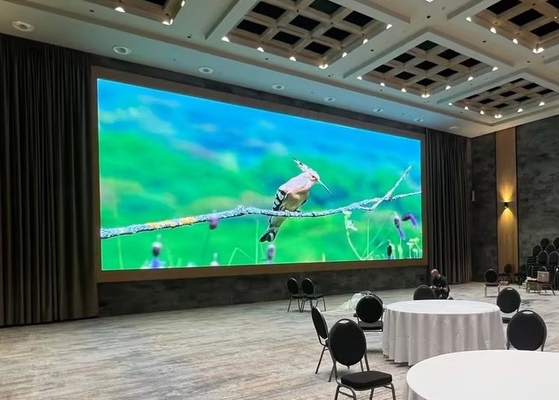 384mm x 192mm Module Size P6 Indoor Full Color LED Video Wall với tủ siêu mỏng và độ sáng 2500nits