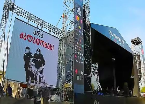 P3.91mm Bên ngoài Kiểm soát nước LED tòa nhà Video Wall 250x250mm Full Color
