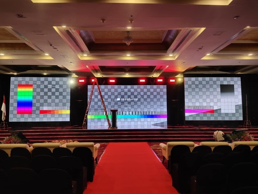 Full Color 1R1G1B Pixel Composition Glue On Board màn hình LED với thời gian hoạt động 100 và kích thước tủ 640 * 640MM