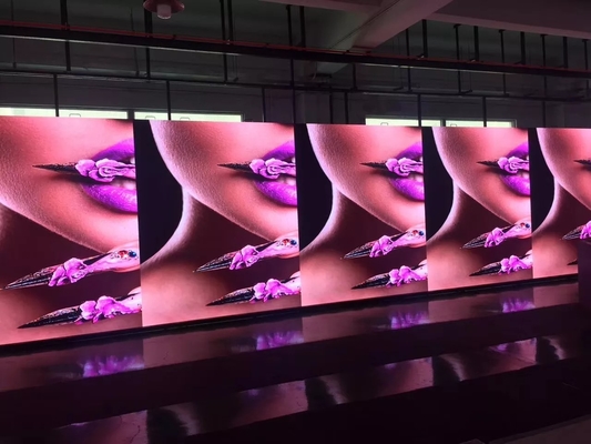 Độ sáng cao 2500nits Full Color P2 Indoor Hanging LED Display Chassis nhôm đúc