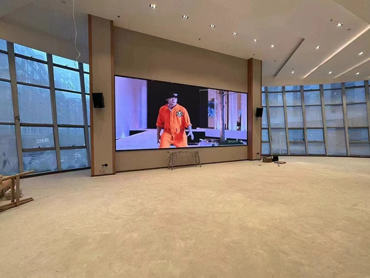Indoor Full Color LED Display P4 HD Curved Video Wall 62500/m2 RGB 3 trong 1 24 tháng Thiết kế tùy chỉnh và cạnh tranh