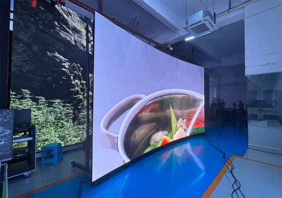 P4 Full Color Indoor LED Video Wall Screen 80 * 40 Module Resolution Bảng quảng cáo