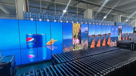Màn hình quảng cáo LED nhôm với vật liệu bảng màu nhôm và độ phân giải mô-đun 209 * 104