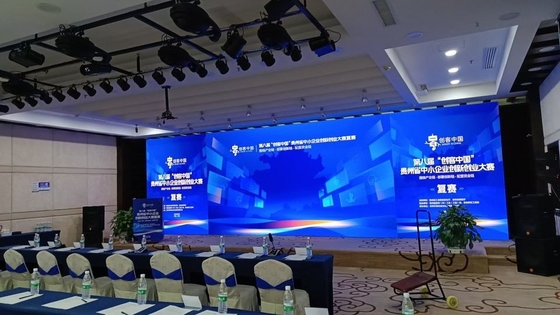 Hình chiếu poster LED P2.5 trong nhà, độ nét cao mà không bị trì hoãn