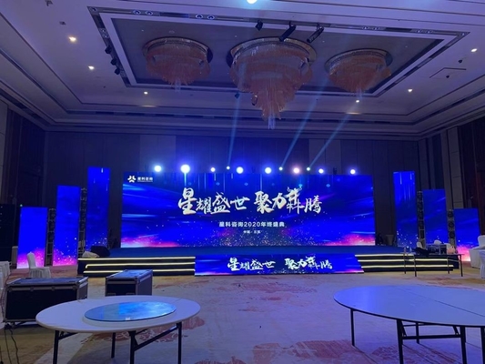 Hình chiếu poster LED P2.5 trong nhà, độ nét cao mà không bị trì hoãn
