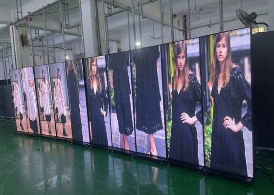 Hình chiếu poster LED P2.5 trong nhà, độ nét cao mà không bị trì hoãn