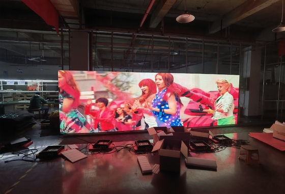 HD Cho thuê Flexible Flicker Free P10 LED Display Box 1/4 Chế độ quét IP67