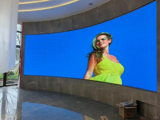 Bức tường video LED gắn chip trong nhà với xếp hạng IP và mật độ pixel cao