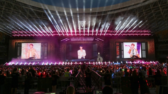 Chiếc màn hình cho thuê bằng nhôm RGB ngoài trời HD chống nước màn hình video LED, màn hình tường TV LED màu đầy đủ P8