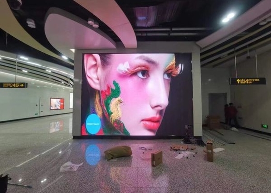 Poster RGB màn hình LED 2.5MM Pixel Pitch Tốc độ làm mới cao 1920HZ Bên trong nhà