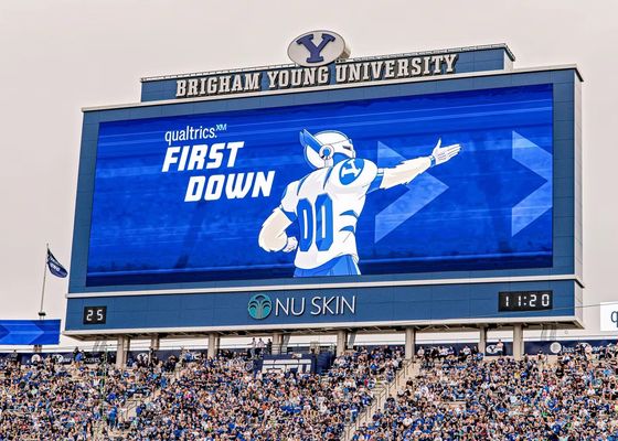 Màn hình LED cho thuê ngoài trời P4, chống nước IP65, 1200cd/m²