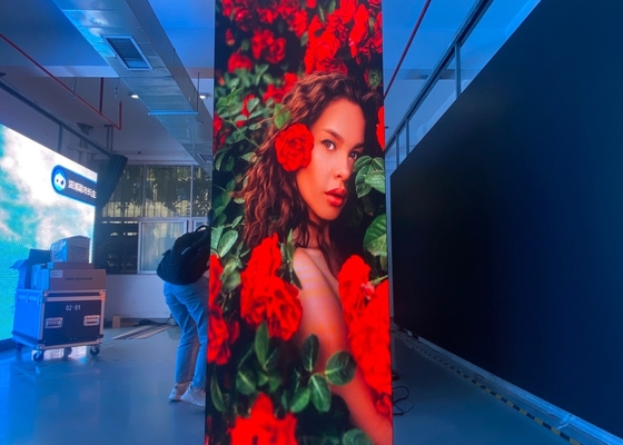 Màn hình poster màn hình quảng cáo thẳng đứng P2.5 Small Pitch Smart Indoor 1R1G1B HD LED Screen