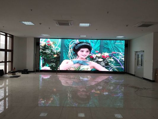 Giá tốt Màn hình LED màu trong nhà dạng poster kỹ thuật số với vật liệu nhôm đúc và Hệ thống điều khiển LSN/NoVa trực tuyến