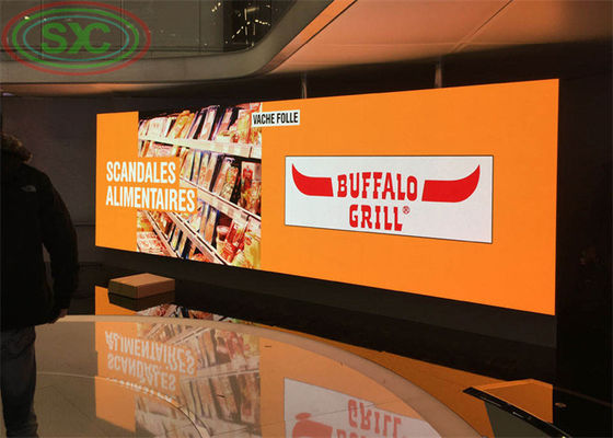 Màn hình LED trong nhà, đầy đủ màu sắc với đèn LED SMD 3-trong-1 2121, mang đến hình ảnh và hiệu suất sống động trong nhiều môi trường trong nhà khác nhau.