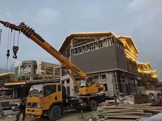 Màn hình LED ngoài trời đầy đủ màu sắc với độ sáng cao trên 8000 Candela trên mét vuông để xem ngoài trời rõ nét