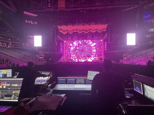 Màn hình LED sân khấu với độ sáng cao và dễ cài đặt phù hợp cho các buổi hòa nhạc, sự kiện và ứng dụng cho thuê