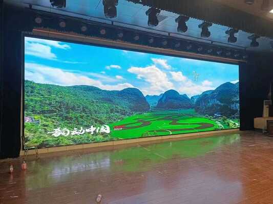 Bức ảnh LED sân khấu màn hình nền LED linh hoạt với tỷ lệ làm mới cao và thiết kế chống nước hoàn hảo cho các sự kiện sân khấu ngoài trời và thuê