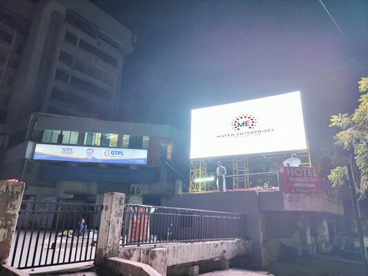 Màn hình LED ngoài trời màu đầy đủ lắp đặt cố định với chức năng bảo vệ quá nhiệt, quá tải và sét đảm bảo vận hành an toàn