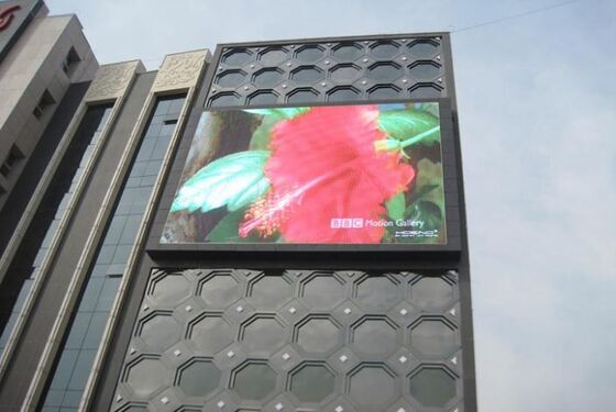 Bên ngoài p6 màn hình LED đầy màu sắc với cấu trúc tủ thép thép thép cung cấp hỗ trợ vững chắc cho các cài đặt tường video cố định