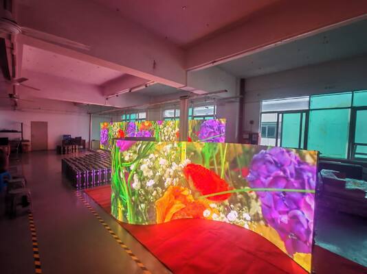 Nội thất p2.5 màn hình LED đầy màu với tủ 640x480mm 3840hz