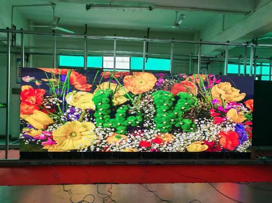 Nội thất p2.5 màn hình LED đầy màu với tủ 640x480mm 3840hz