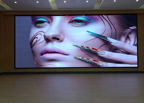 High Resolution Indoor Led Screen Panel P2.5 Magnet Front Service 480 * 640mm Tủ