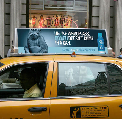 Màn hình LED trên nóc taxi hai mặt P5, chống nước IP65, độ sáng 6500cd/m²