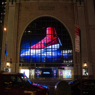 Màn hình LED trong suốt P3.91-P7.82 5000cd/m2 Mật độ điểm ảnh 32768