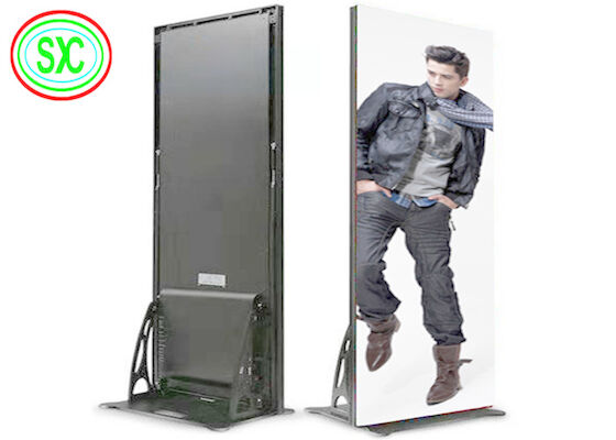 Nội thất đầy màu sắc P2.5 độ dày cao 2500cd / m2 Lớp sàn đứng LED màn hình poster